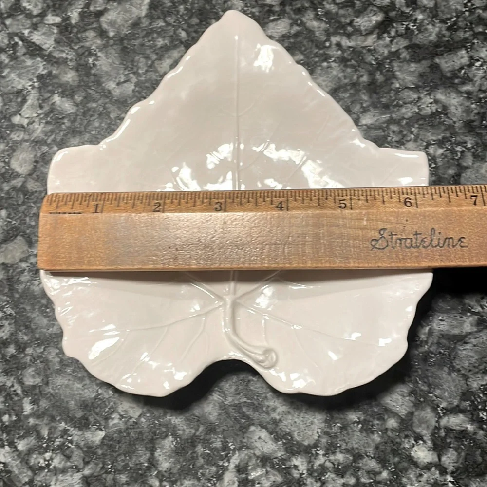 Vietri small off-white leaf dish;‎ Italy